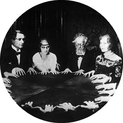 Tajemná seance na jaře 1929. Večírek pražské honorace se vymkl kontrole a spiritisty vyděsil duch